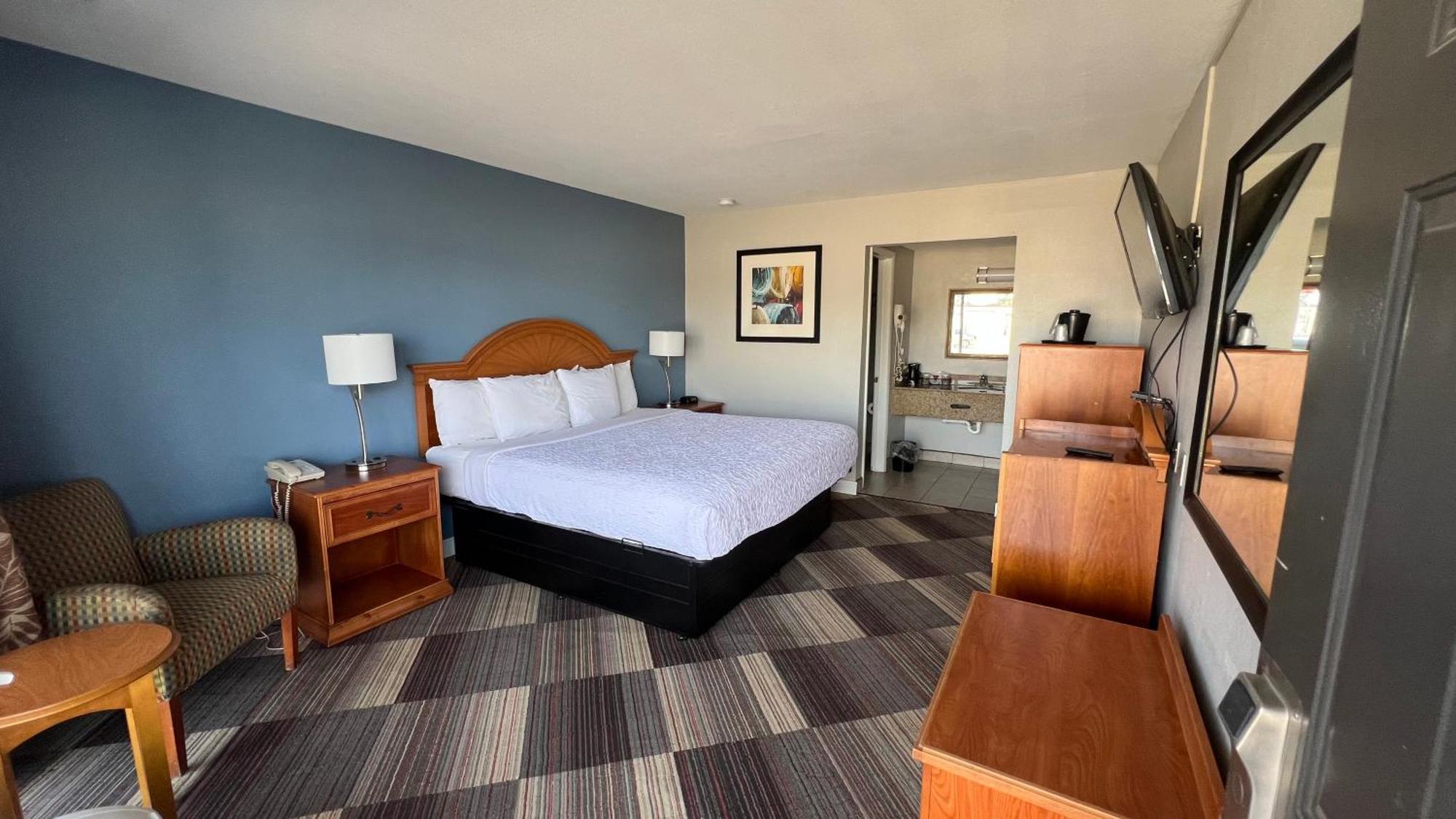 Regency Inn Чикаша Екстериор снимка
